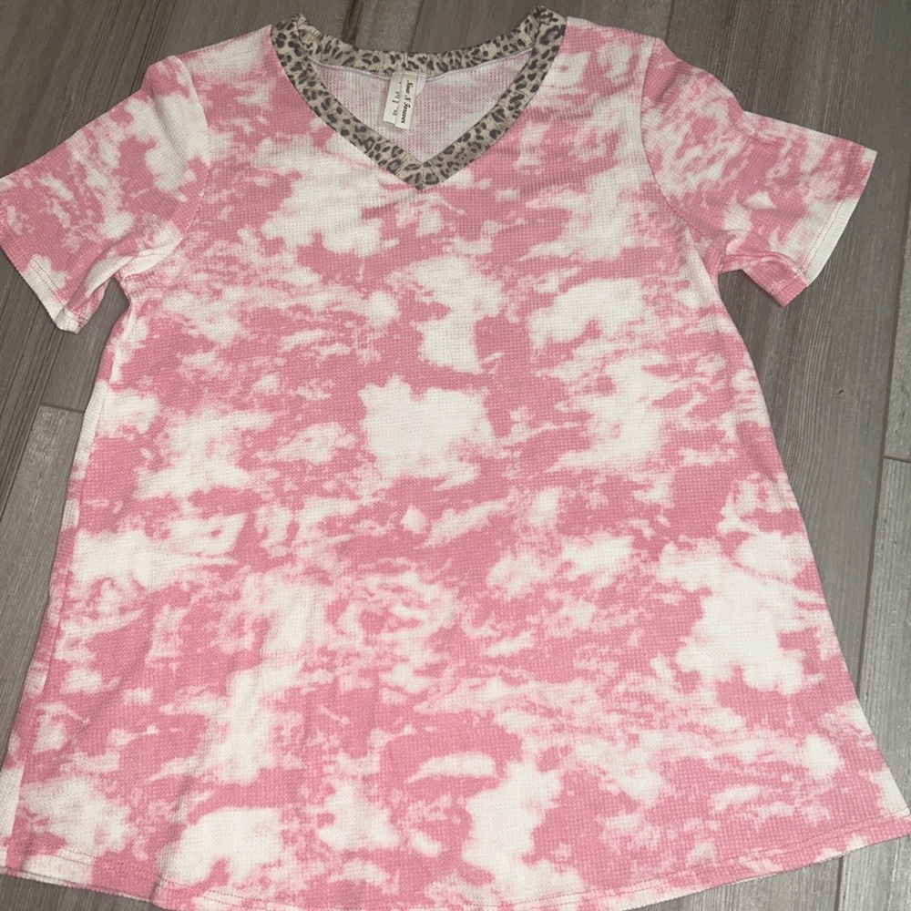 Now & Forever Women’s Small Pink & Cream Tye Dye With Leopard Trim Top